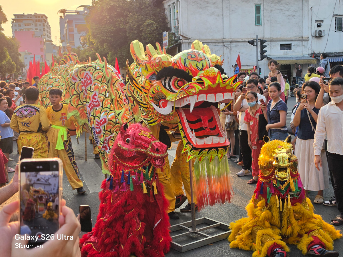 Ảnh Tết Nguyên Tiêu qua lăng kính Galaxy S26 Ultra
