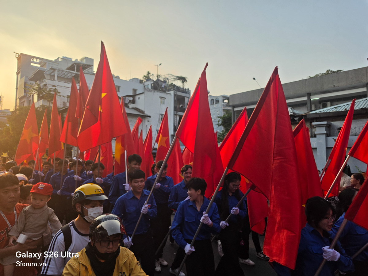 Ảnh Tết Nguyên Tiêu qua lăng kính Galaxy S26 Ultra