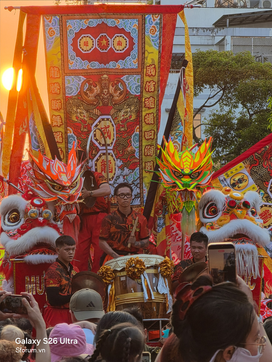 Ảnh Tết Nguyên Tiêu qua lăng kính Galaxy S26 Ultra