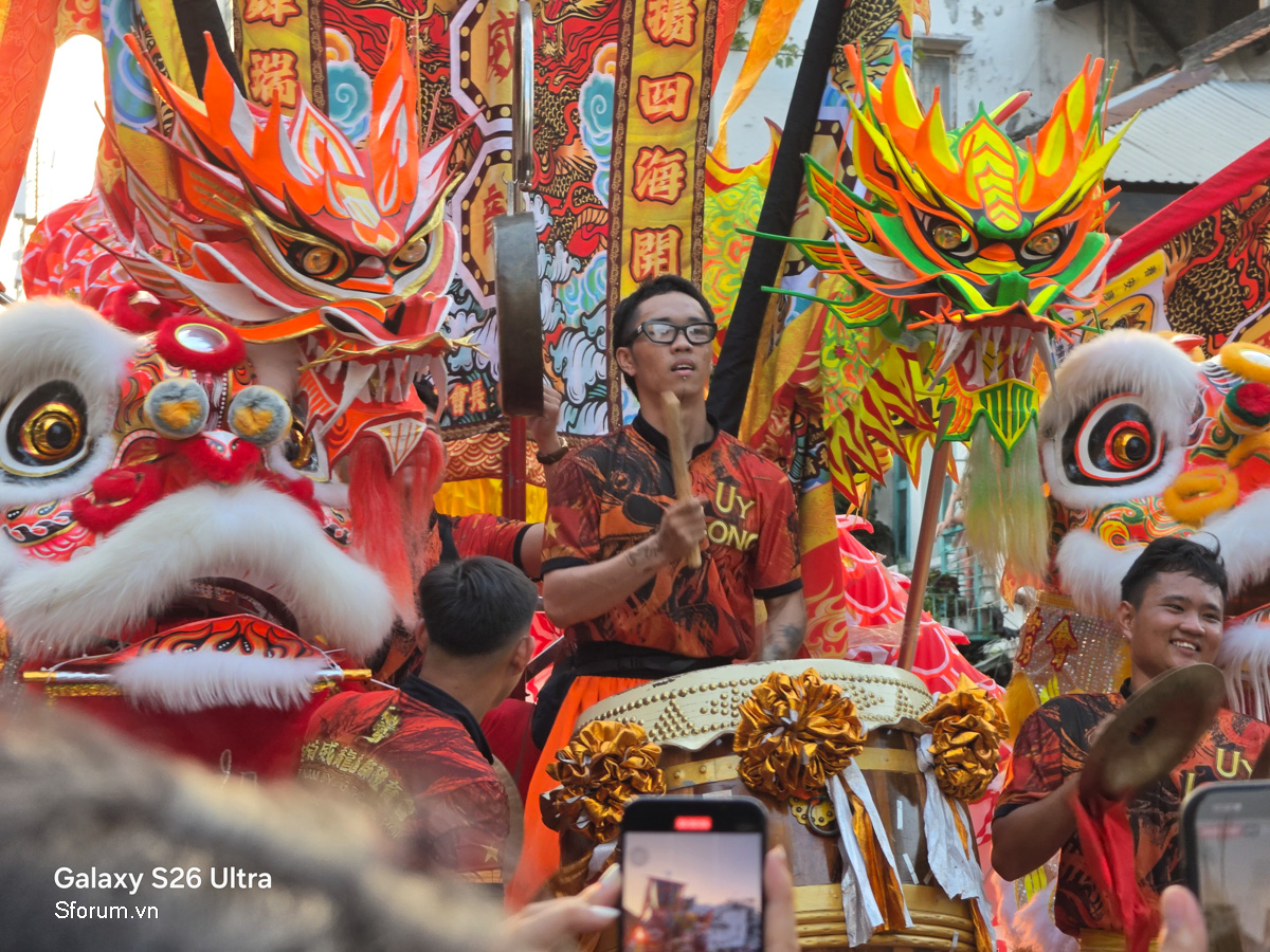 Ảnh Tết Nguyên Tiêu qua lăng kính Galaxy S26 Ultra