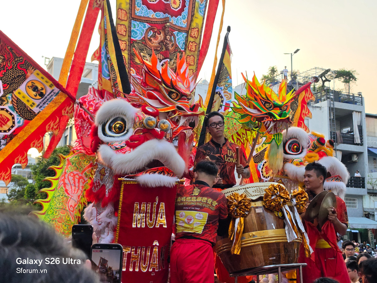 Ảnh Tết Nguyên Tiêu qua lăng kính Galaxy S26 Ultra