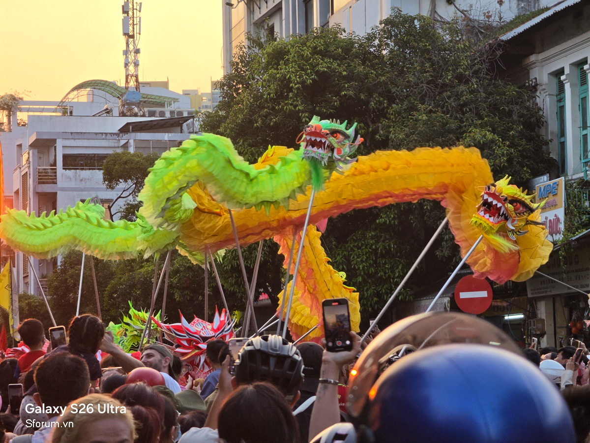 Ảnh Tết Nguyên Tiêu qua lăng kính Galaxy S26 Ultra