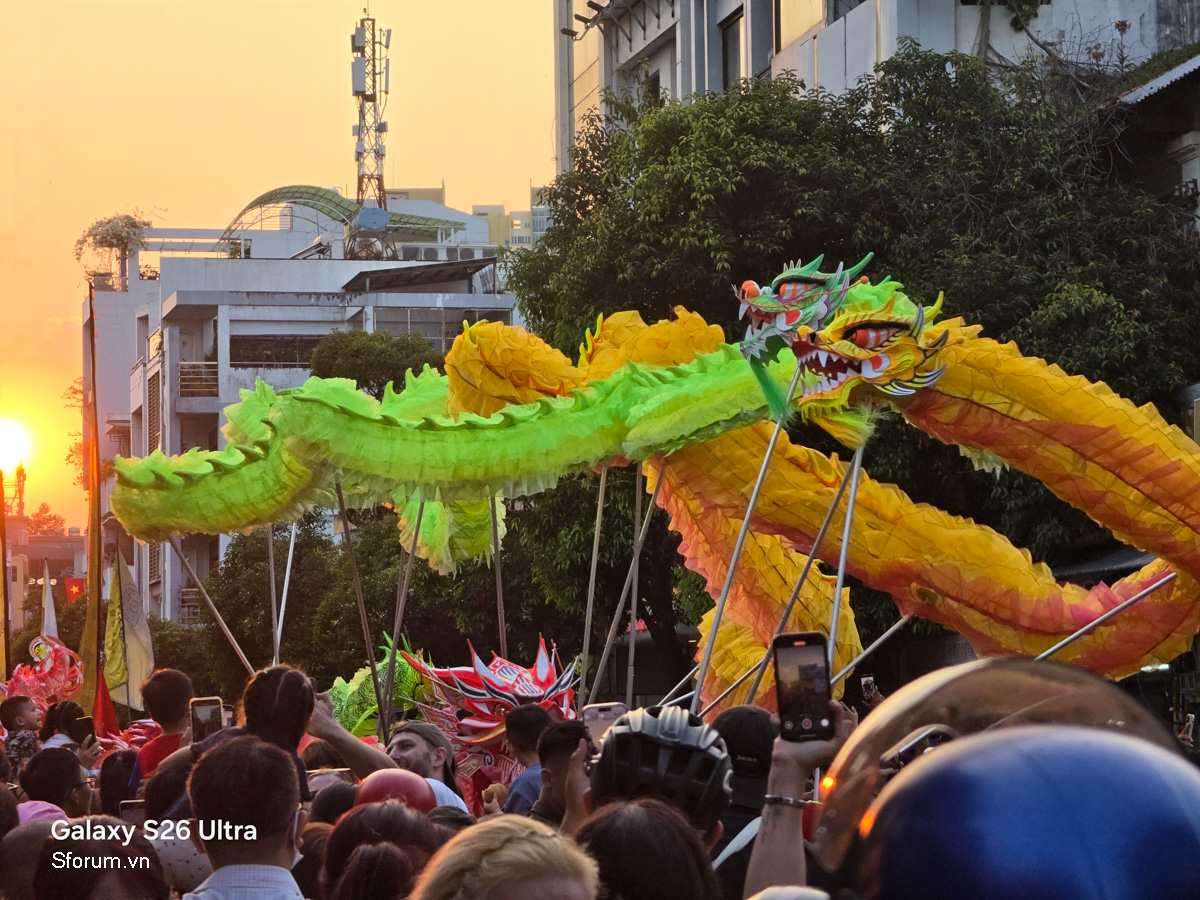 Ảnh Tết Nguyên Tiêu qua lăng kính Galaxy S26 Ultra