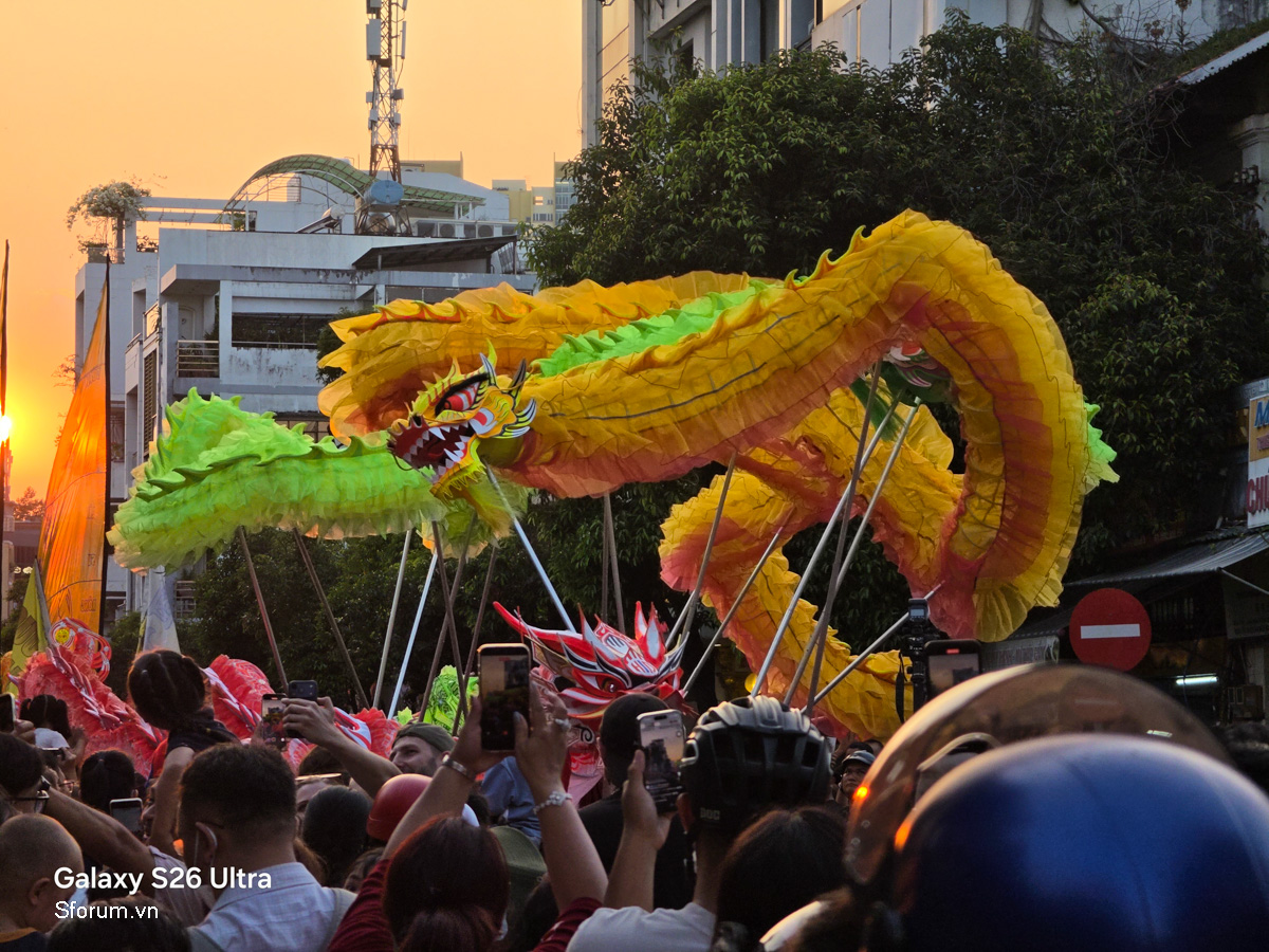 Ảnh Tết Nguyên Tiêu qua lăng kính Galaxy S26 Ultra