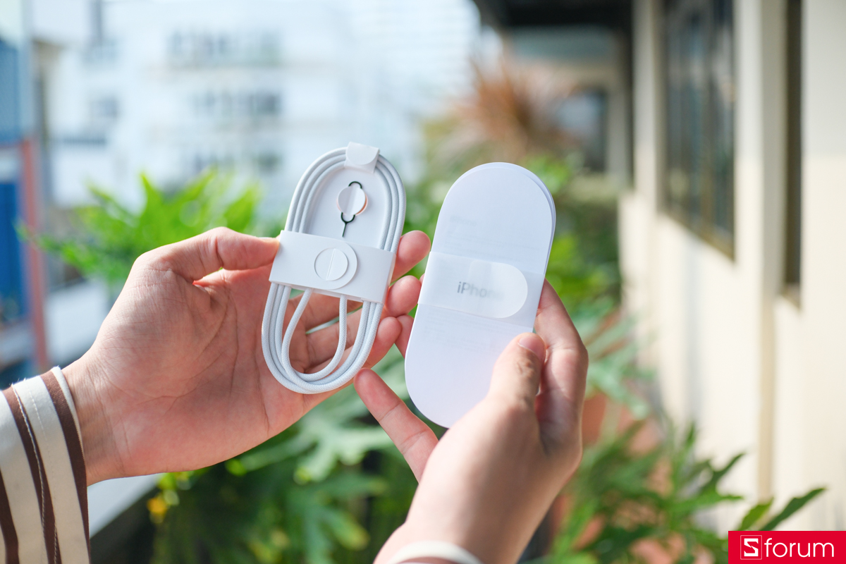 Trên tay iPhone 17e