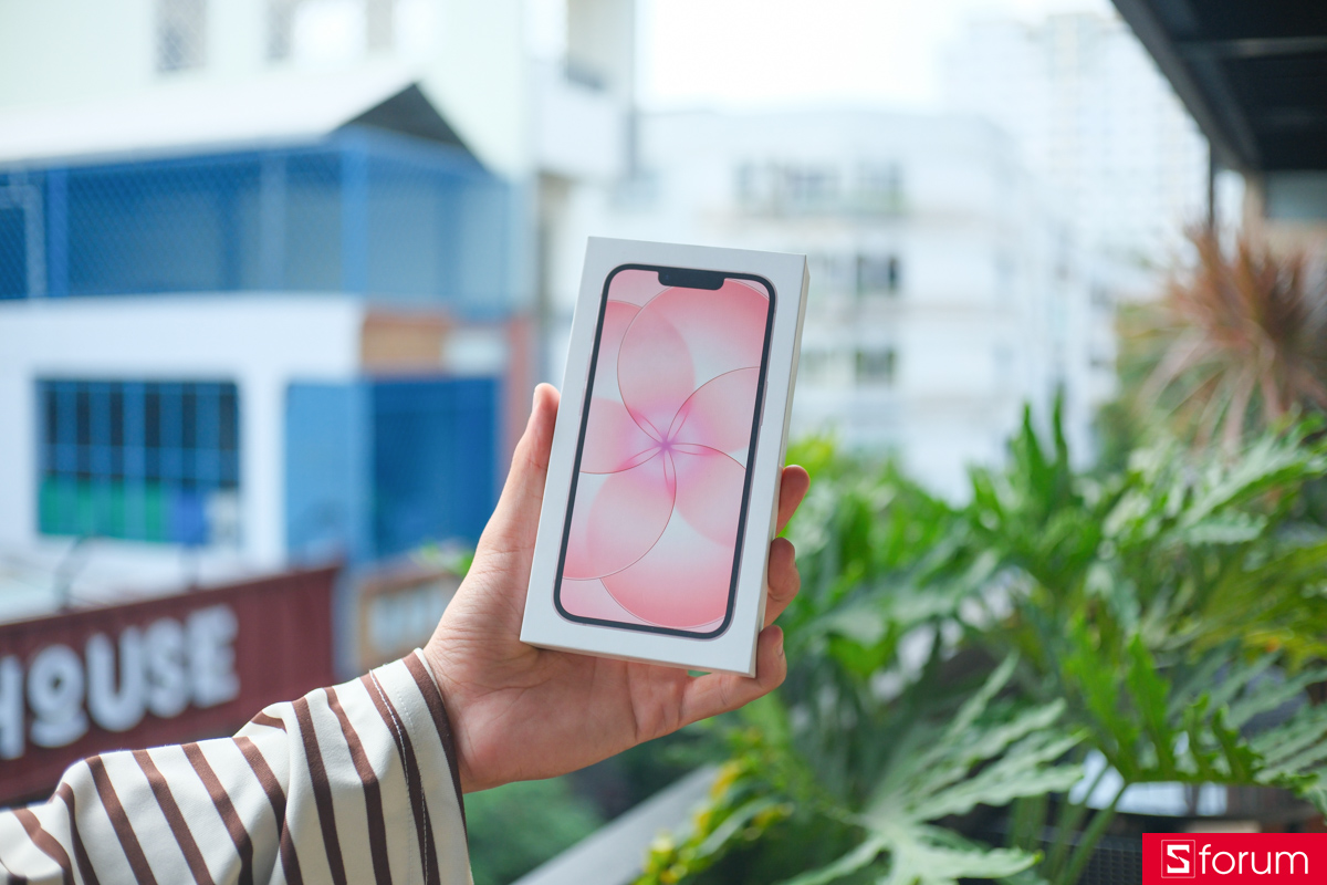 Trên tay iPhone 17e