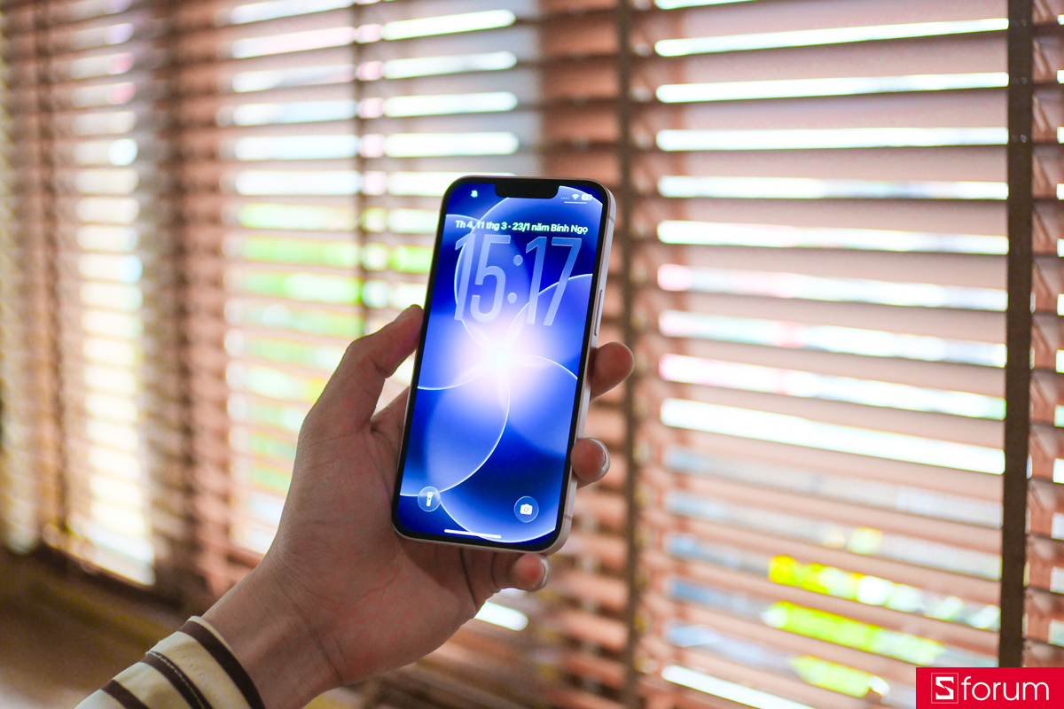 Trên tay iPhone 17e về màn hình và chất lượng hiển thị