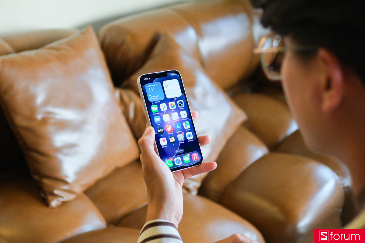 Trên tay iPhone 17e về phần thiết kế