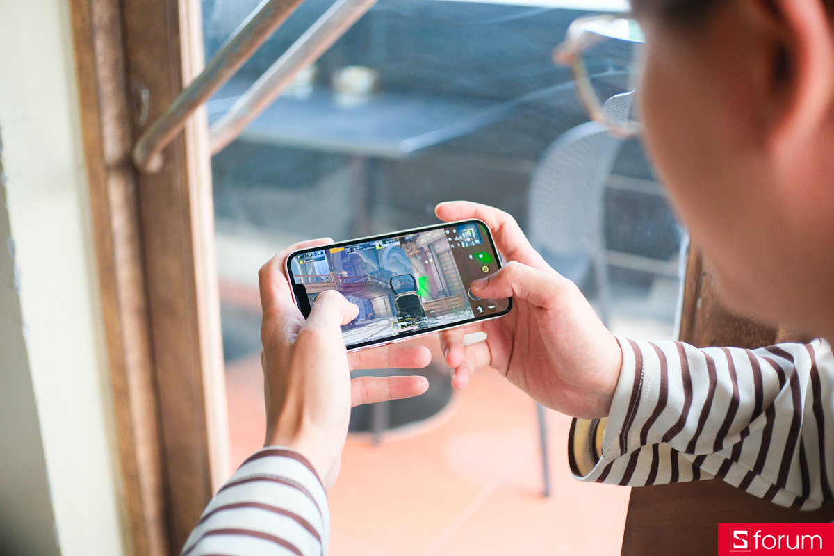 Trên tay iPhone 17e về hiệu năng và phần mềm