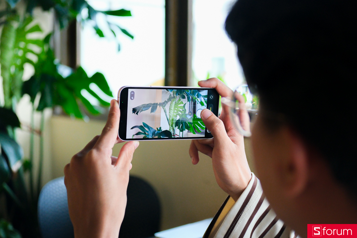 Trên tay iPhone 17e về camera