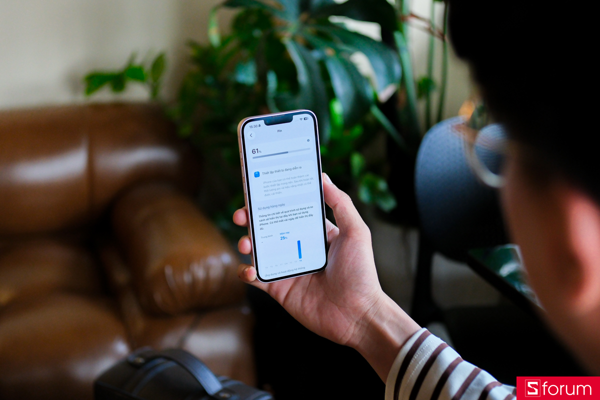 Trên tay iPhone 17e về dung lượng pin và sạc