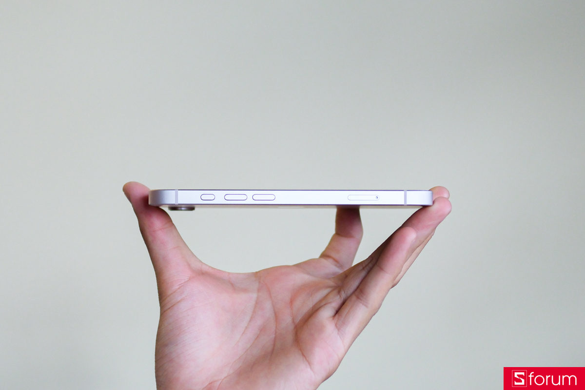 Trên tay iPhone 17e về phần thiết kế