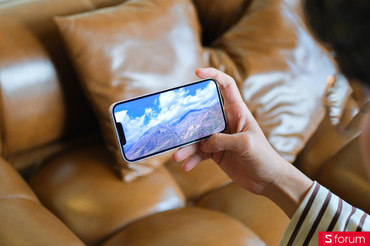 Trên tay iPhone 17e