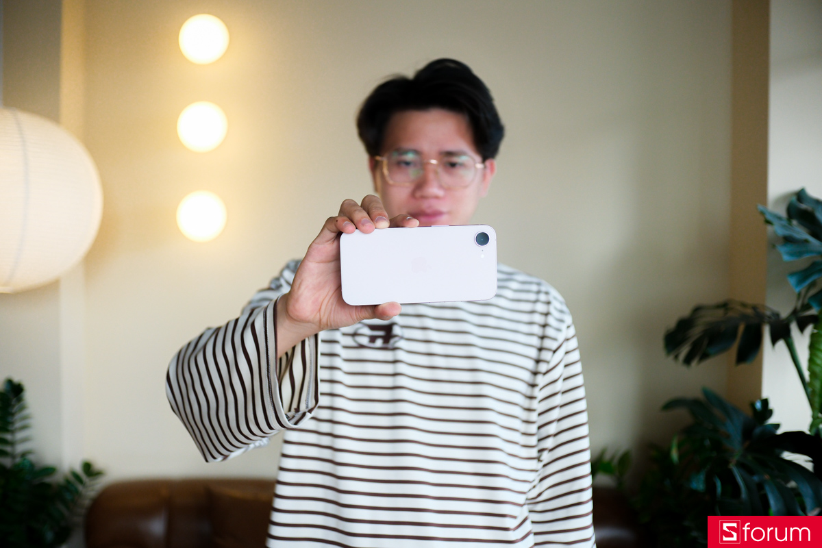 Trên tay iPhone 17e