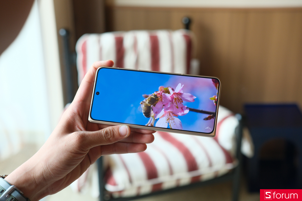 Trên tay và khám phá màn hình của OPPO Find N6