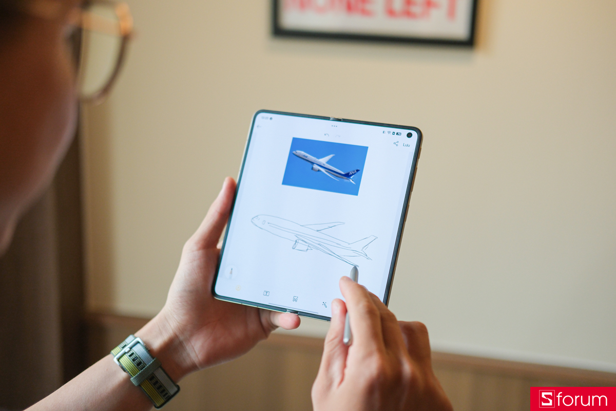 Trên tay và khám phá màn hình của OPPO Find N6