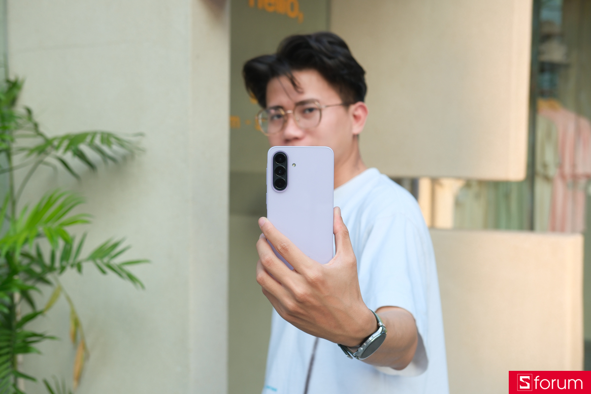 Trên tay và khám phá thiết kế của Samsung Galaxy A37 5G