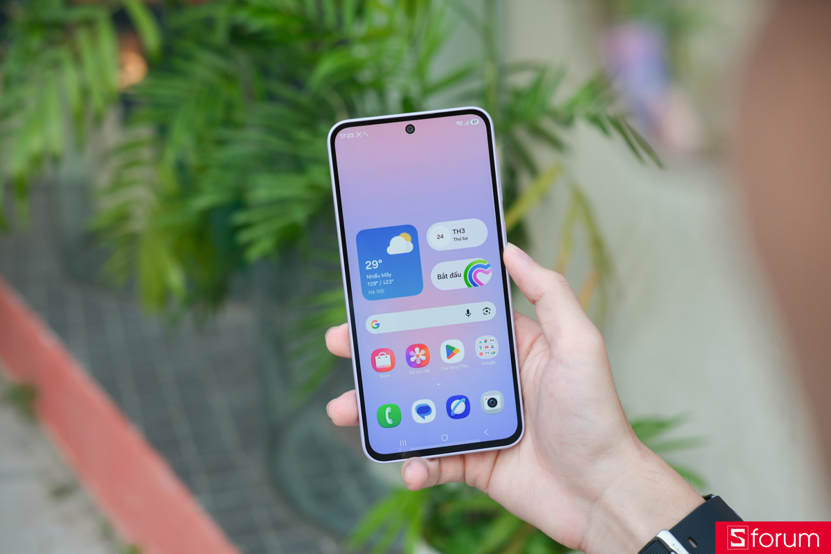 Trên tay và khám phá màn hình của Samsung Galaxy A37 5G