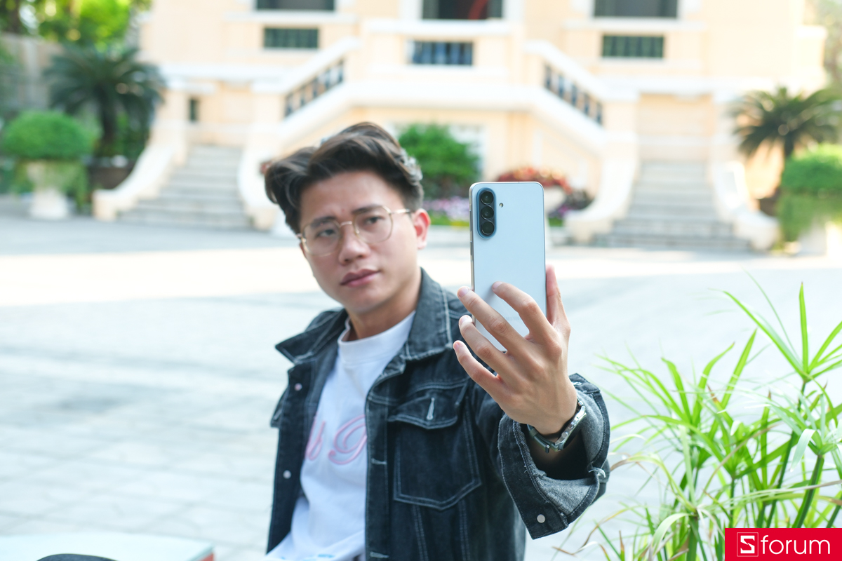 Trên tay và khám phá thiết kế của Samsung Galaxy A57