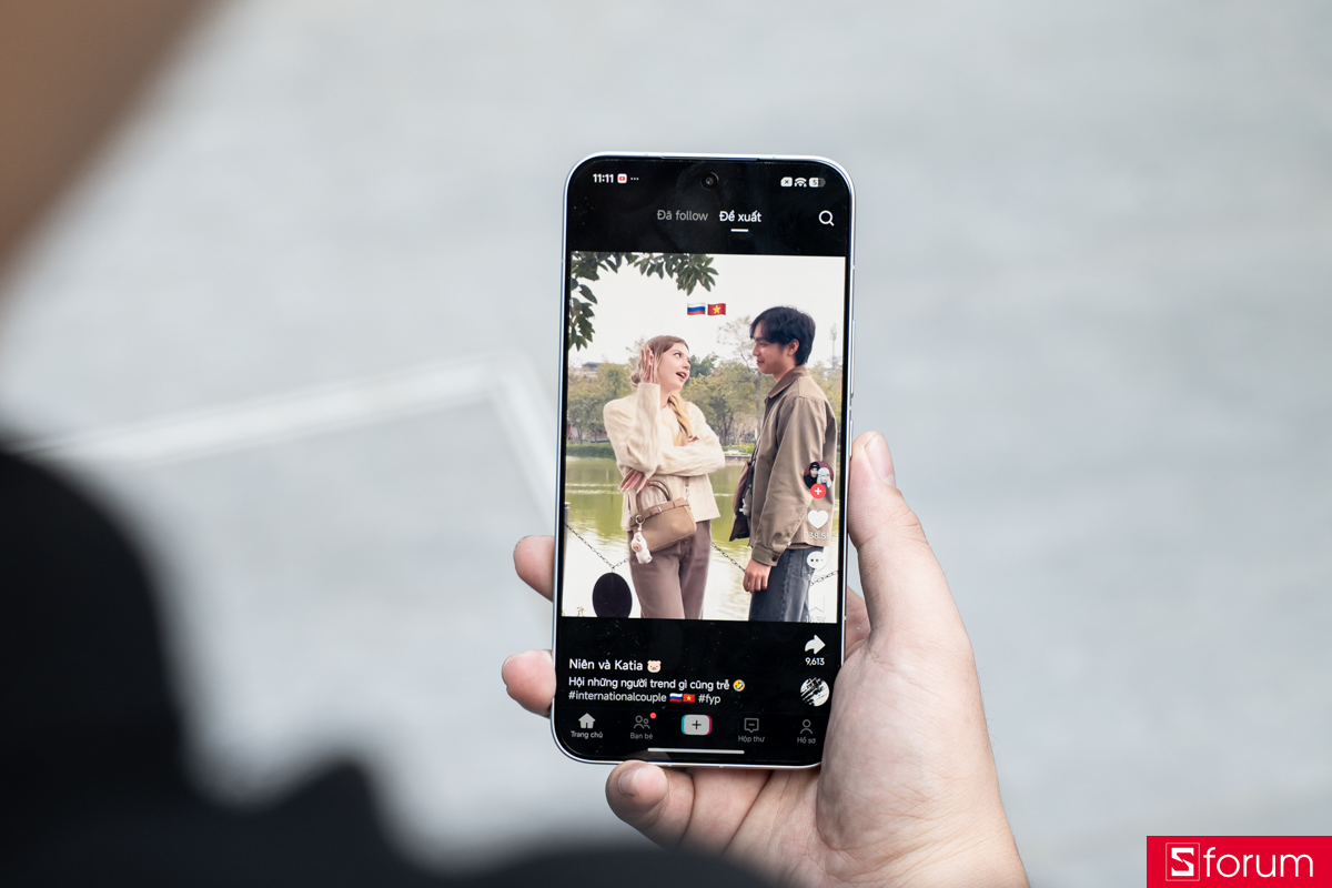 Trên tay màn hình của Xiaomi POCO X8 Pro Max