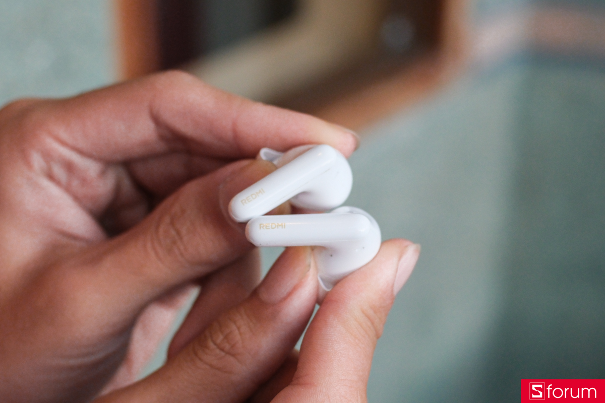 Trên tay Xiaomi REDMI Buds 8 Pro về phần thiết kế