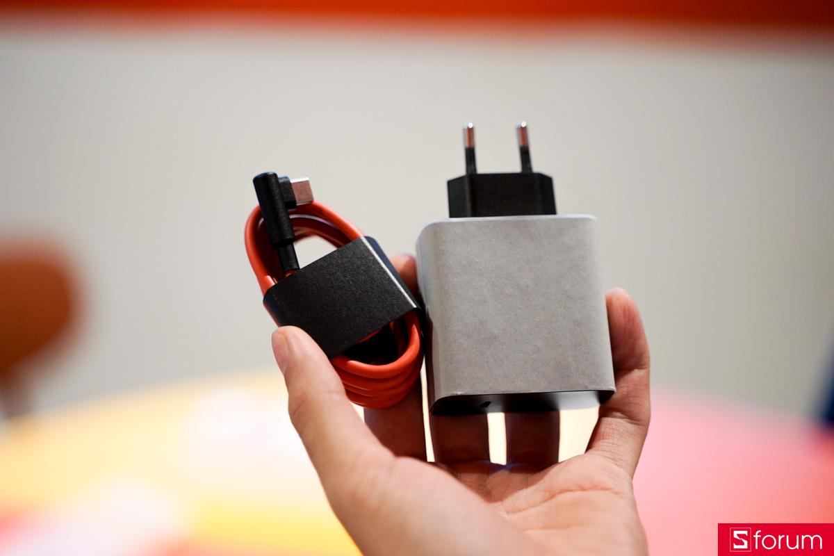 Trên tay bộ phụ kiện của Nubia Neo 5 GT