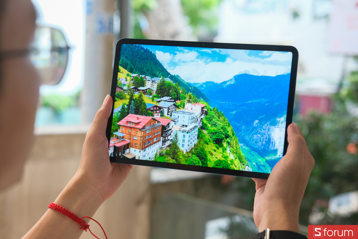 Trên tay và khám phá màn hình của Xiaomi POCO Pad X1