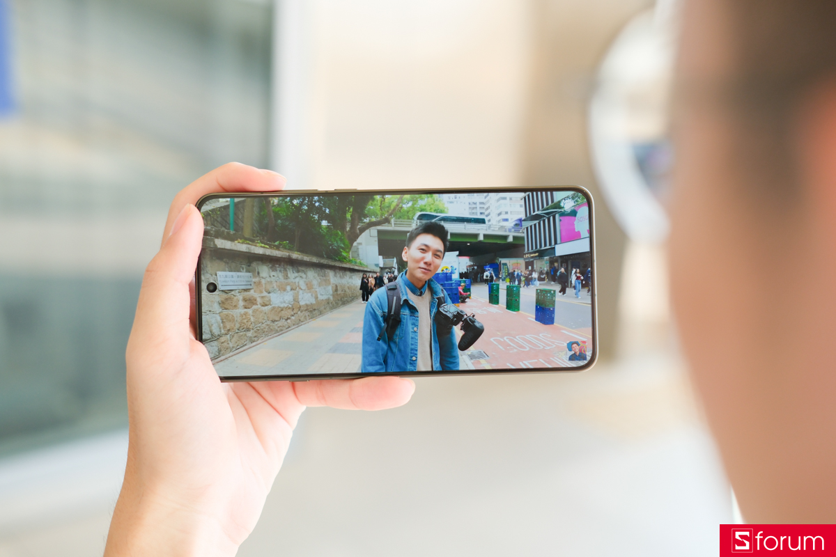 Trên tay và khám phá màn hình của OPPO Find X9 Ultra