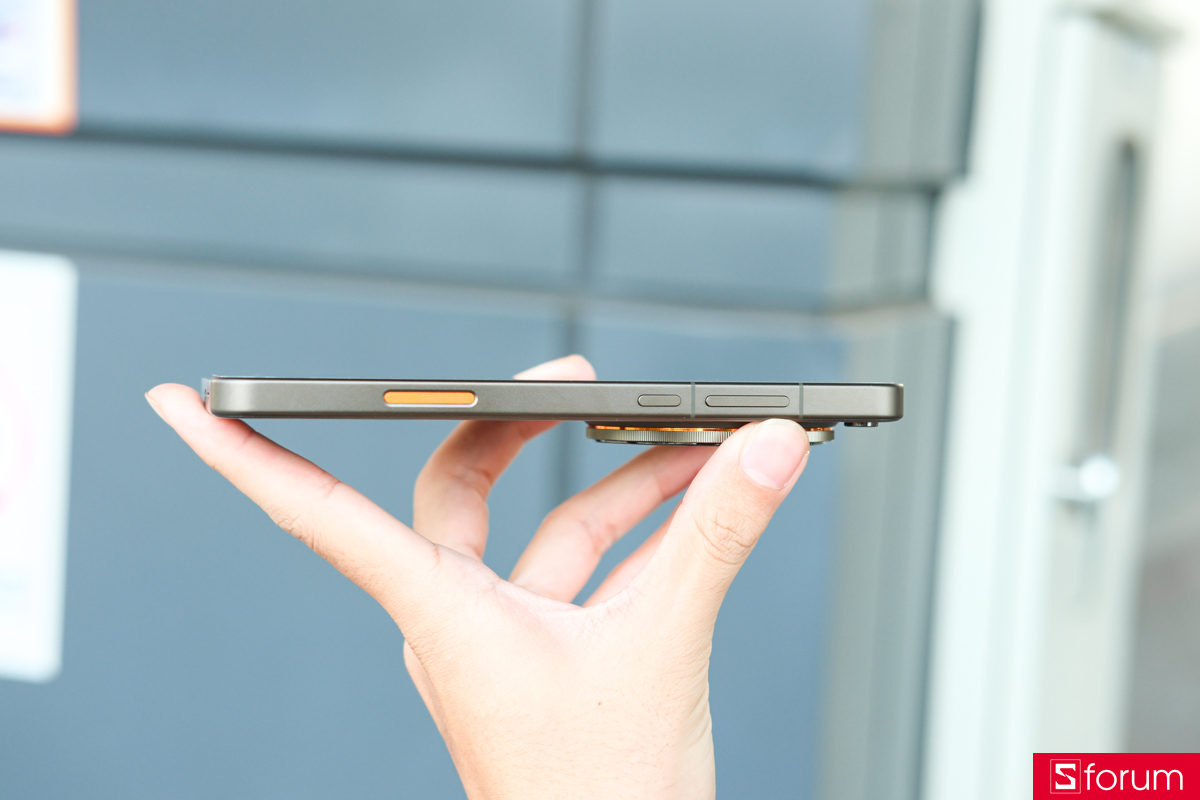 Trên tay và khám phá thiết kế của OPPO Find X9 Ultra