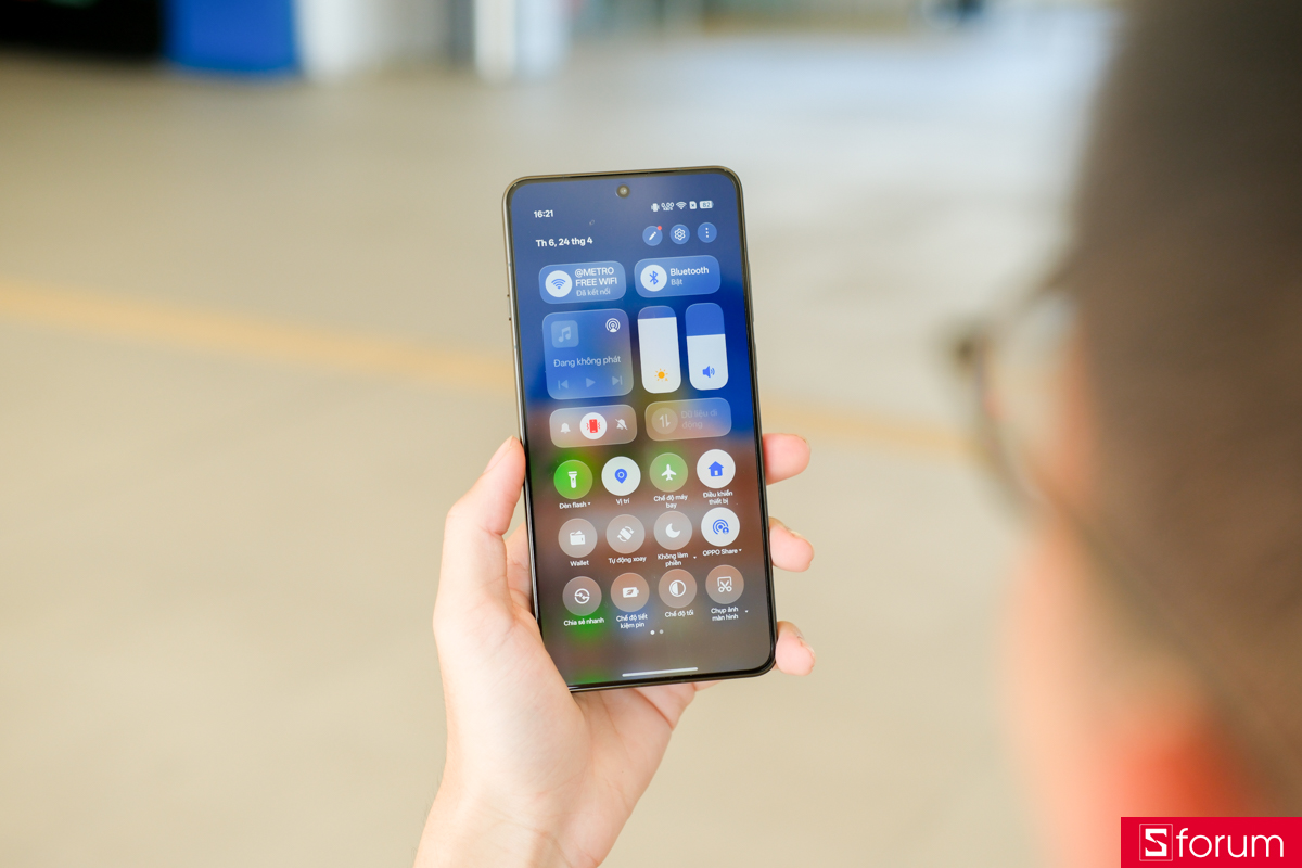 Trên tay và khám phá màn hình của OPPO Find X9 Ultra