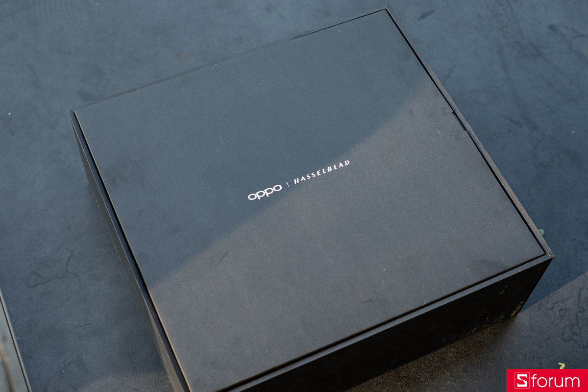 Trên tay hộp đựng của OPPO Find X9 Ultra Hasselblad Earth Explorer Kit