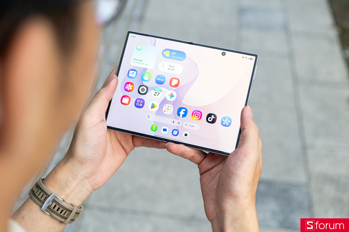 Đánh giá thiết kế Samsung Galaxy Z Fold8