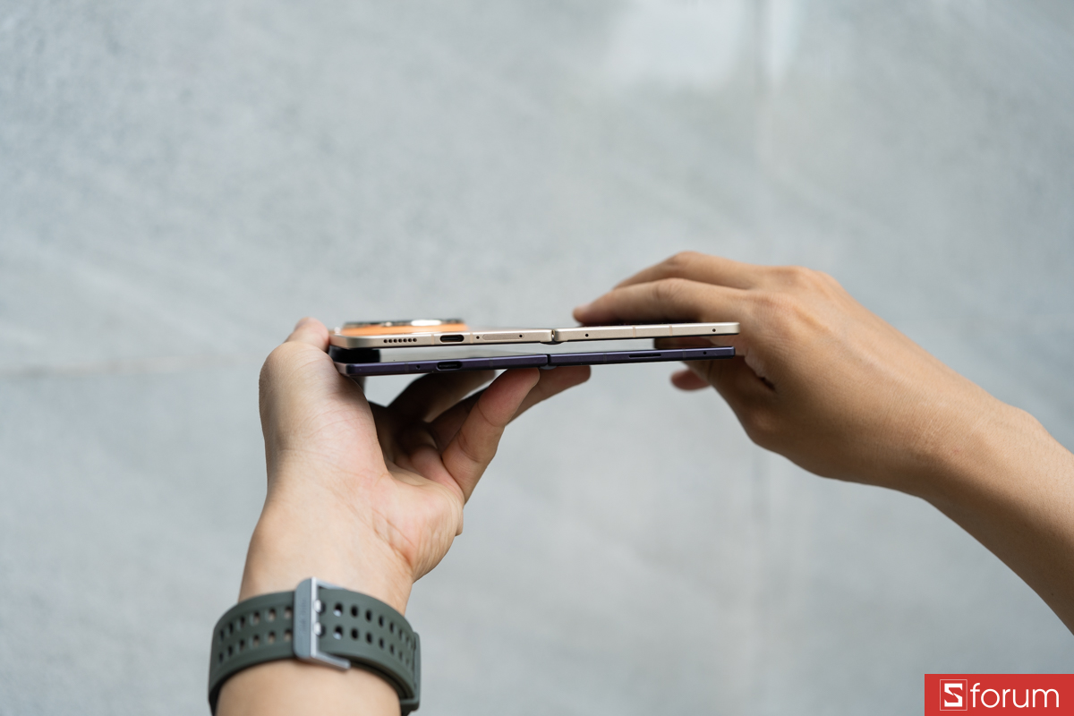 So sánh độ mỏng khi đặt Galaxy Z Fold8 Ultra cạnh Find N6