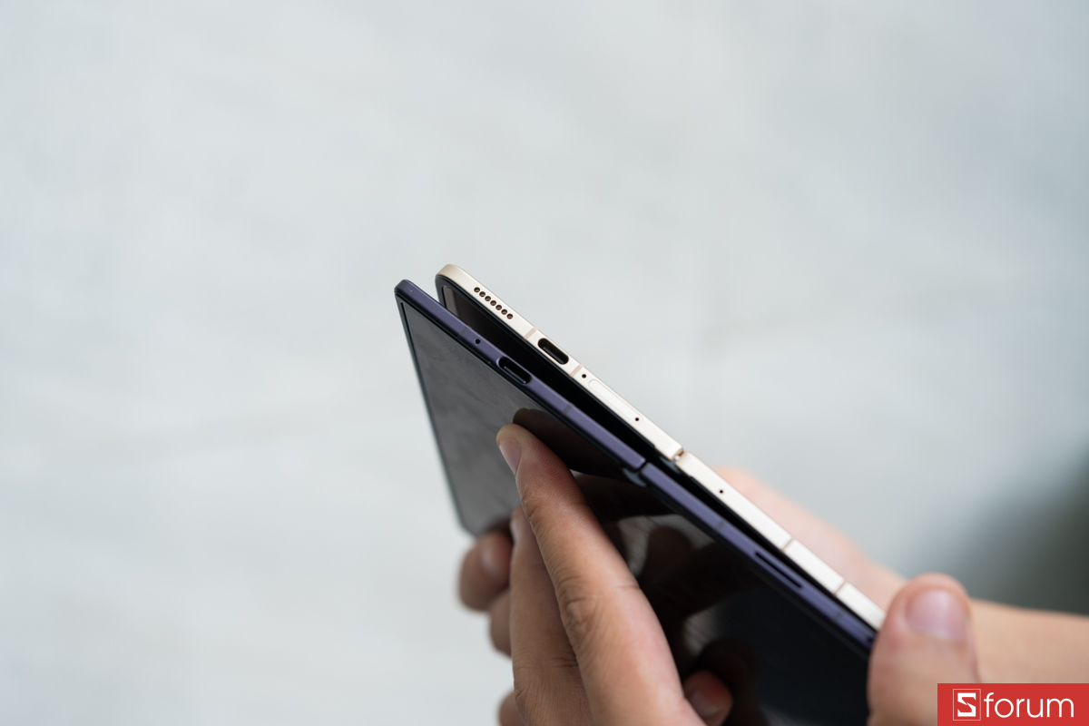 So sánh độ mỏng khi đặt Galaxy Z Fold8 Ultra cạnh Find N6