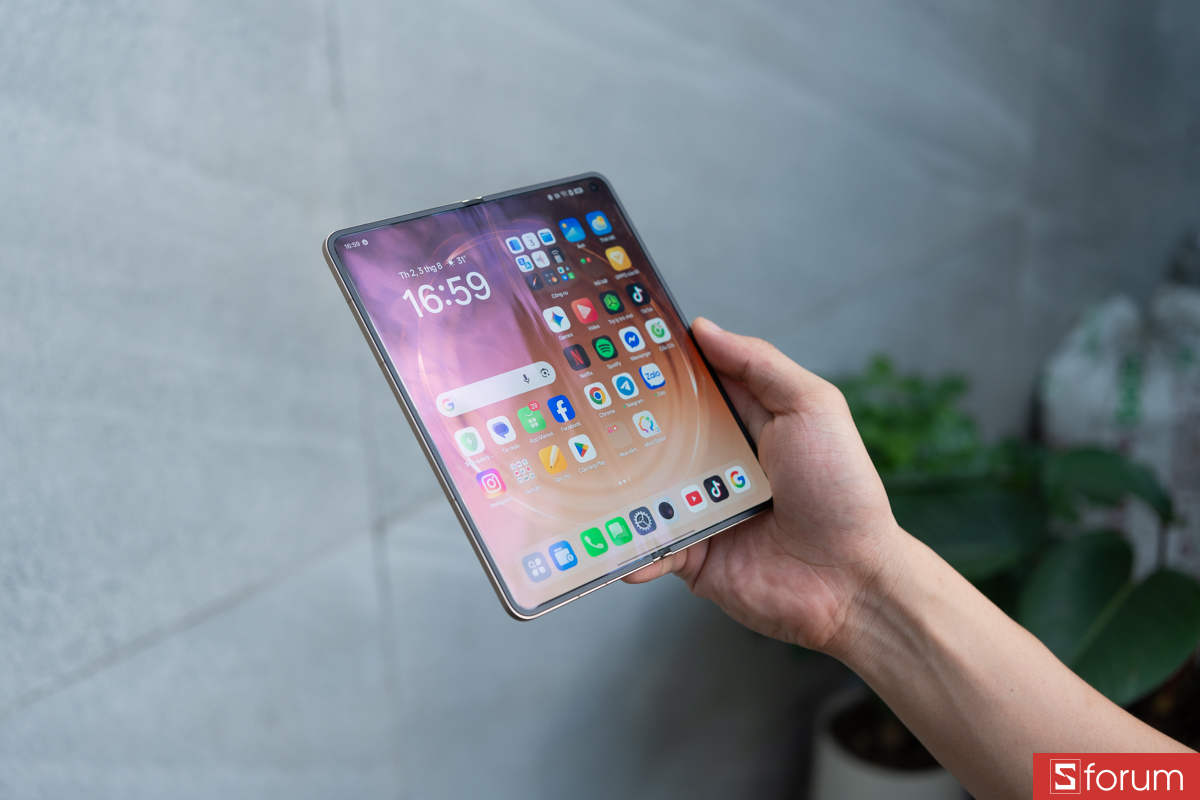 So sánh màn hình khi đặt Galaxy Z Fold8 Ultra cạnh Find N6