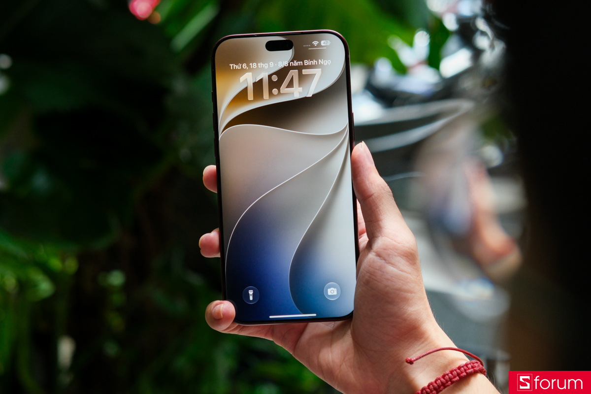Trên tay và trải nghiệm màn hình của iPhone 18 Pro Max