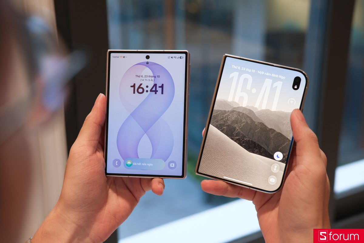 Đặt iPhone Duo cạnh Samsung Galaxy Z Fold8 và so sánh màn hình