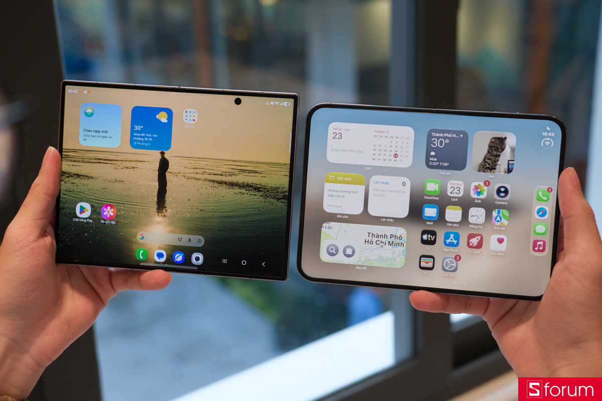 Đặt iPhone Duo cạnh Samsung Galaxy Z Fold8 và so sánh màn hình