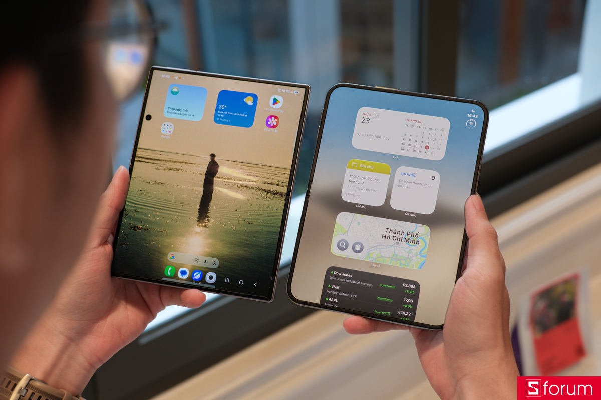 Đặt iPhone Duo cạnh Samsung Galaxy Z Fold8 và so sánh màn hình