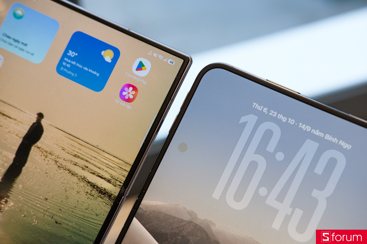 Đặt iPhone Duo cạnh Samsung Galaxy Z Fold8 và so sánh màn hình