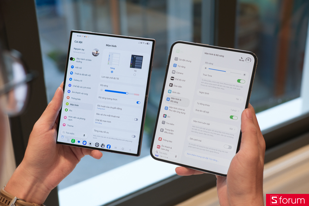 Đặt iPhone Duo cạnh Samsung Galaxy Z Fold8 và so sánh màn hình
