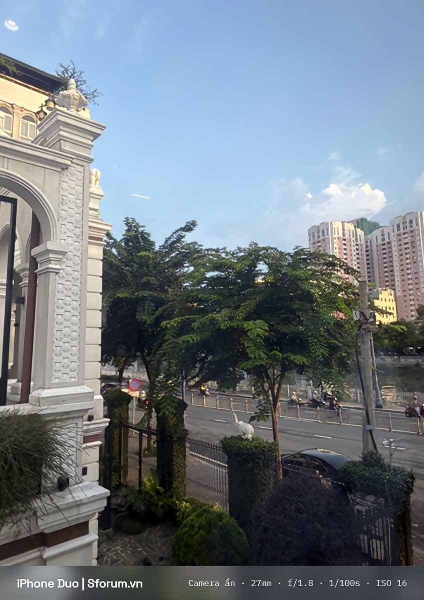 Trải nghiệm camera ẩn trên iPhone Duo