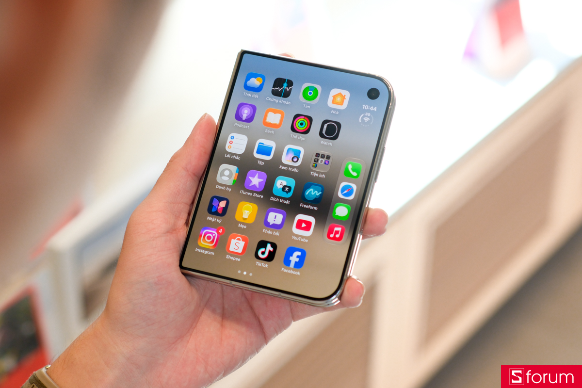 Trên tay iPhone Duo