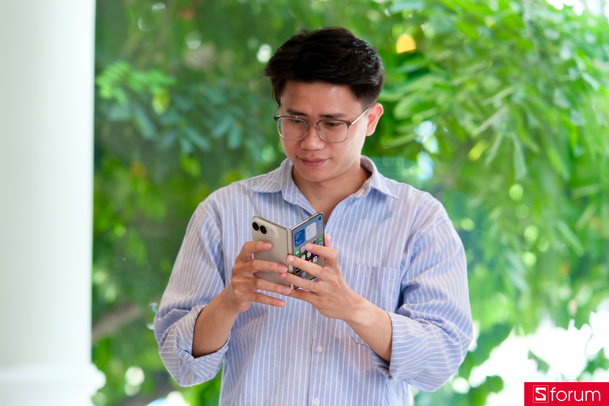 Trên tay iPhone Duo