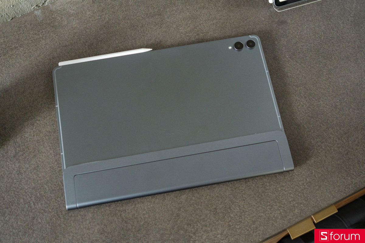 Trên tay và cảm nhận thiết kế của Samsung Galaxy Tab S12 Ultra