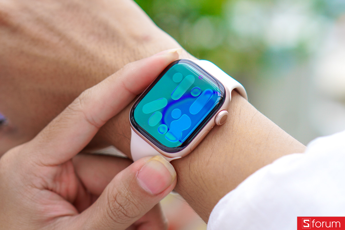 đánh giá Apple Watch Series 11 về khả năng hiển thị