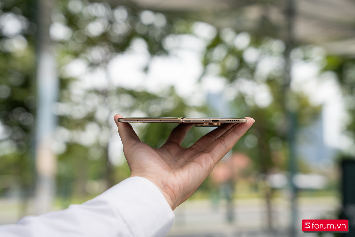 Honor Magic V5 sở hữu độ mỏng và trọng lượng ấn tượng