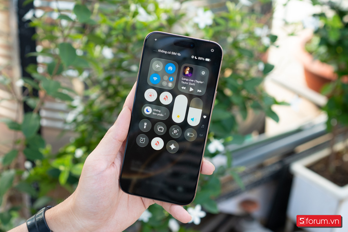 Mình rất thích giao diện Liquid Glass trên iOS 26