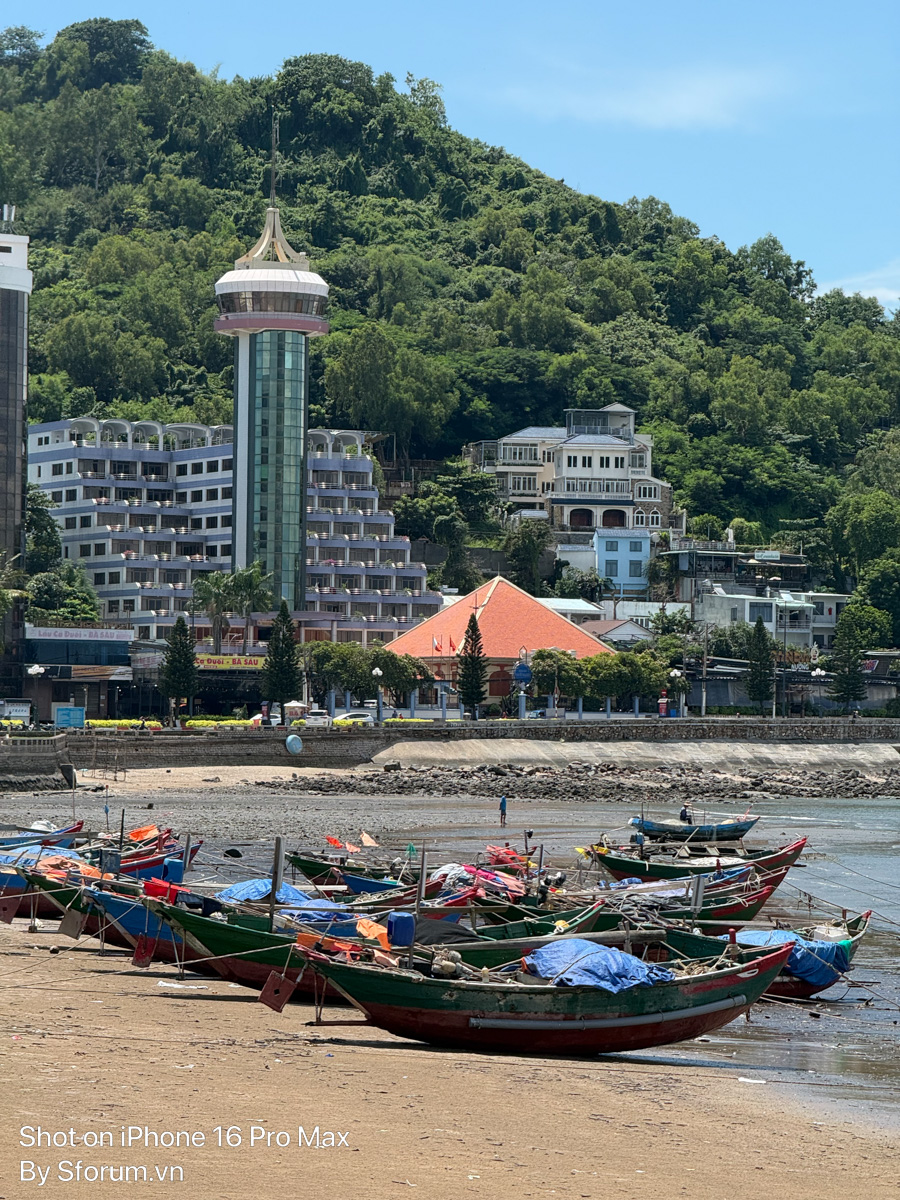 Ảnh chụp ban ngày từ iPhone 16 Pro Max