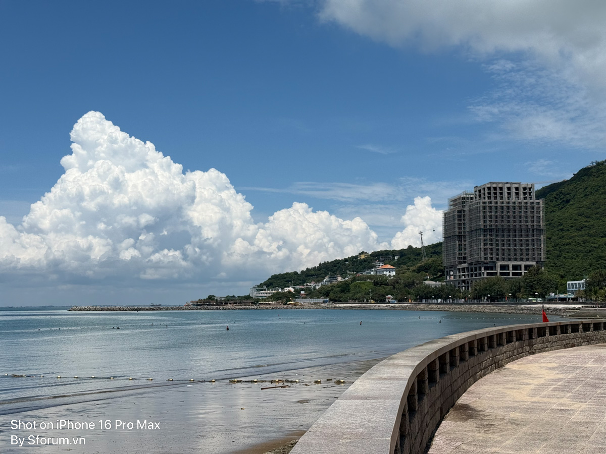 Ảnh chụp ban ngày từ iPhone 16 Pro Max